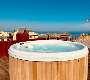 PEPITES BASTIAISES VATTA Appartement Roof Top Jacuzzi Vue Vieux Port